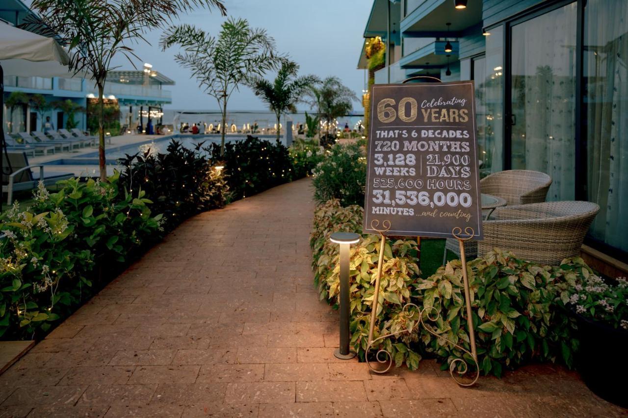 Tan-N-Sand Morjim Exterior photo