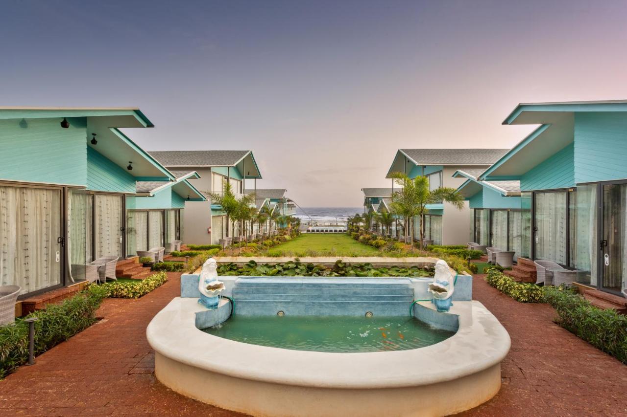 Tan-N-Sand Morjim Exterior photo